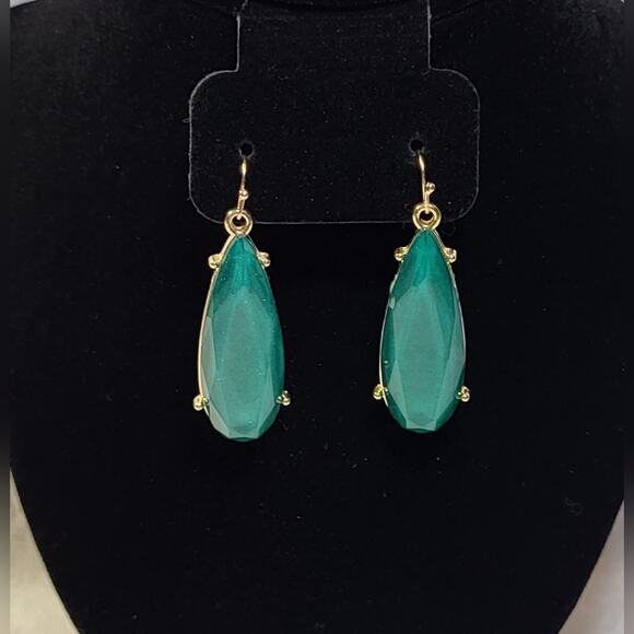 Shimmery Emerald Green Long Teardrop Dangle Earrings / Pierced - Picture 8 of 9